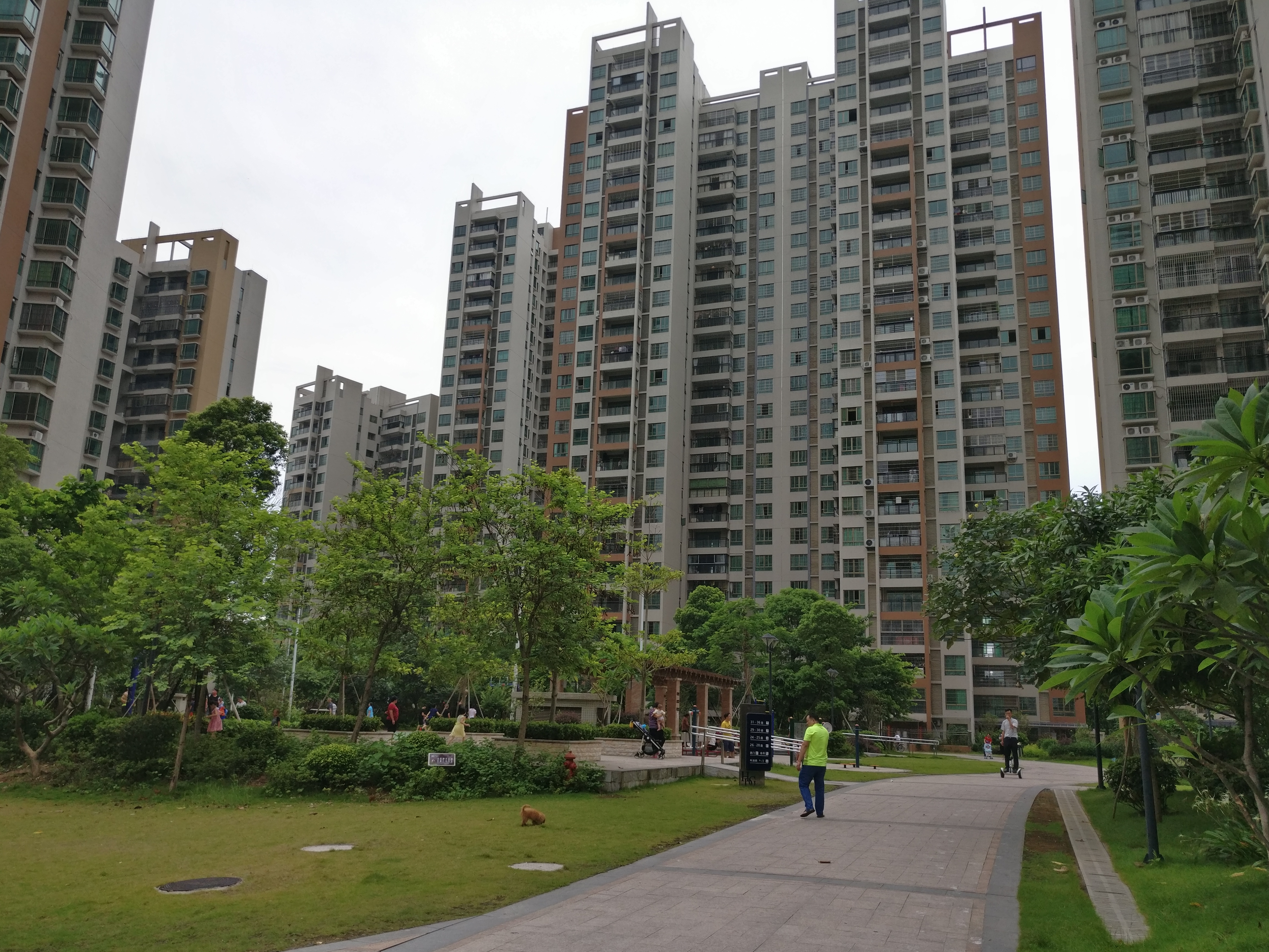 恒达花园 132方 中低层 精装 3房 对花园 132万 未住过 五年唯一 低税