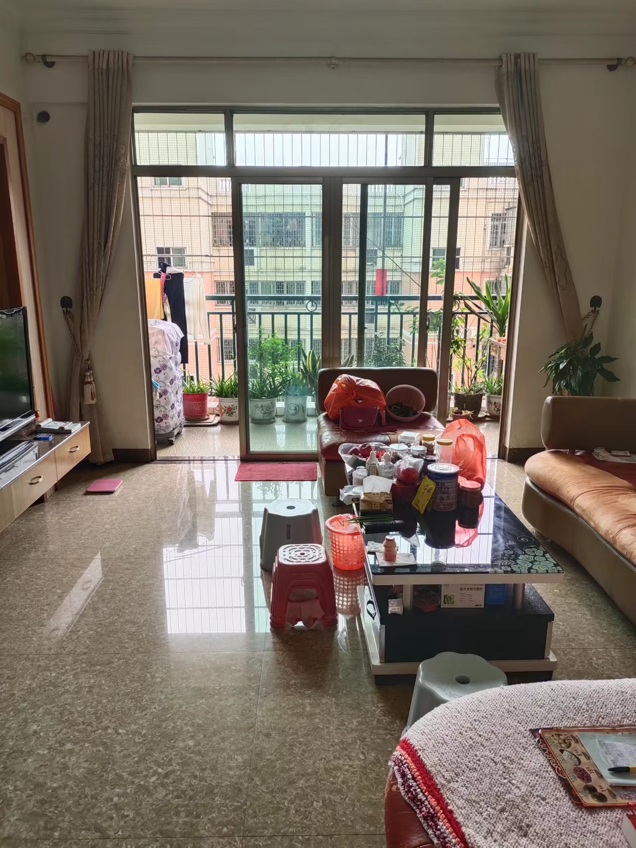 城区电梯楼，德信大厦精装三房，附近配套齐全