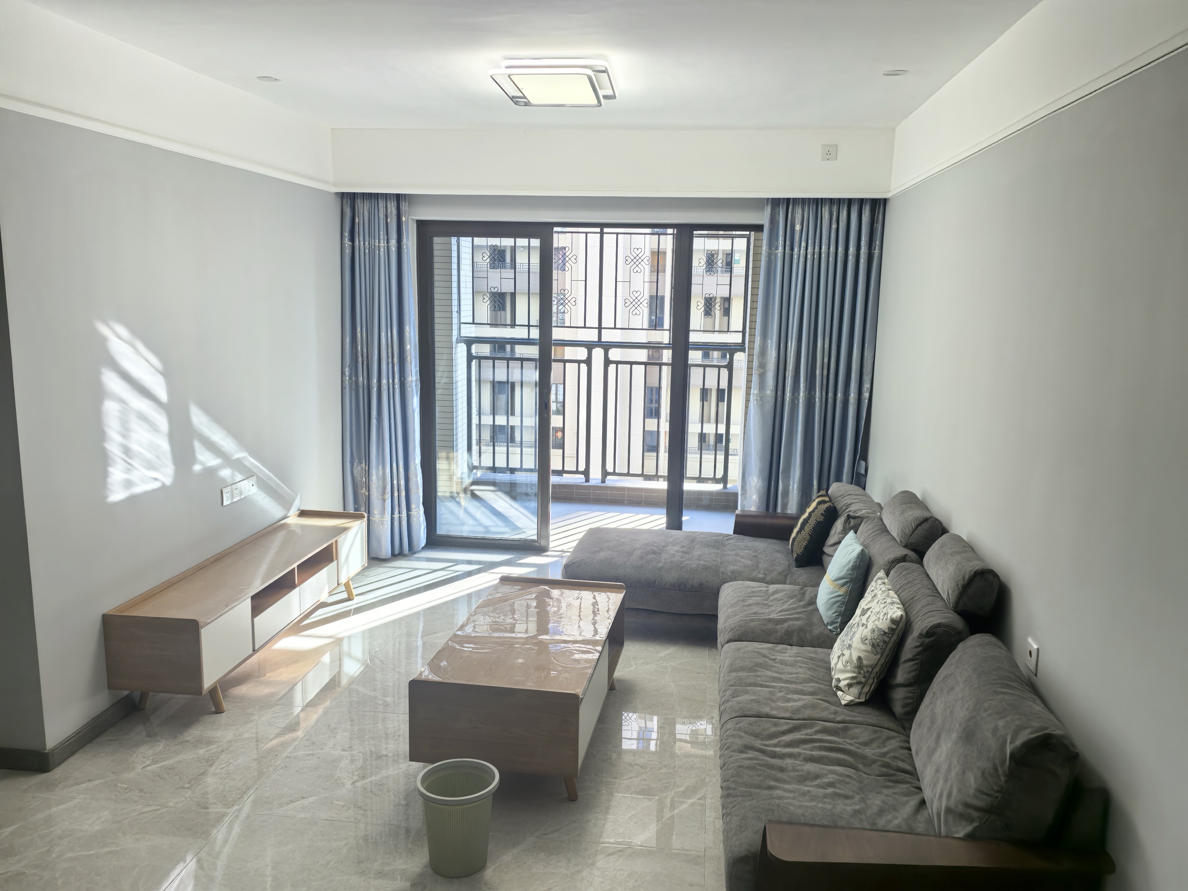 出租雅居乐 融创 三江府3室2厅2卫 全新 96平米1380元/月住宅