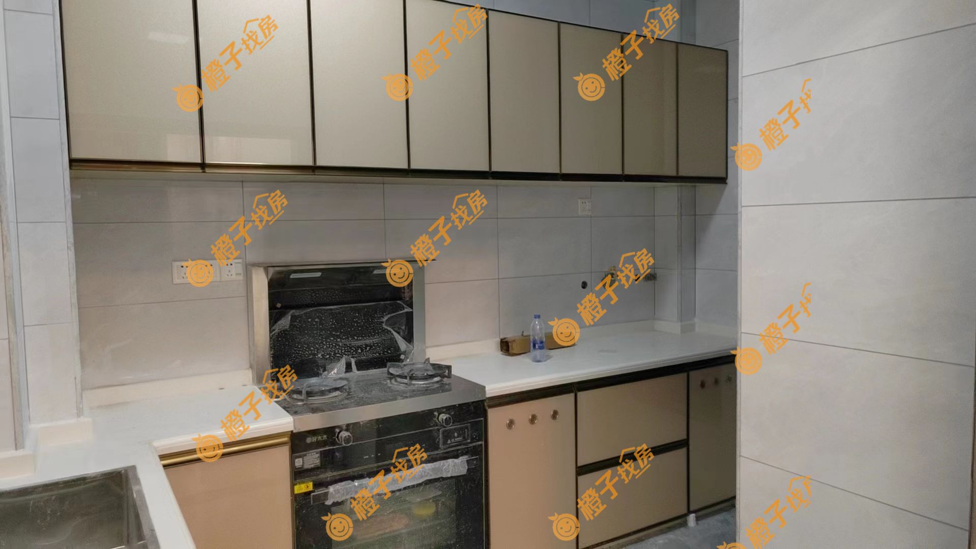 恒大云东海业主诚心亏本出售。全屋定制家具，户型实用采光好！
