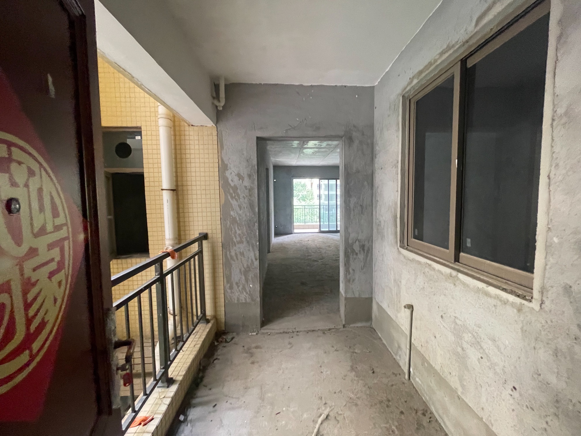 低楼层毛胚窗景房，博雅滨江4室2厅2卫，适合全家人居住，花园式小区环境好，诚心出