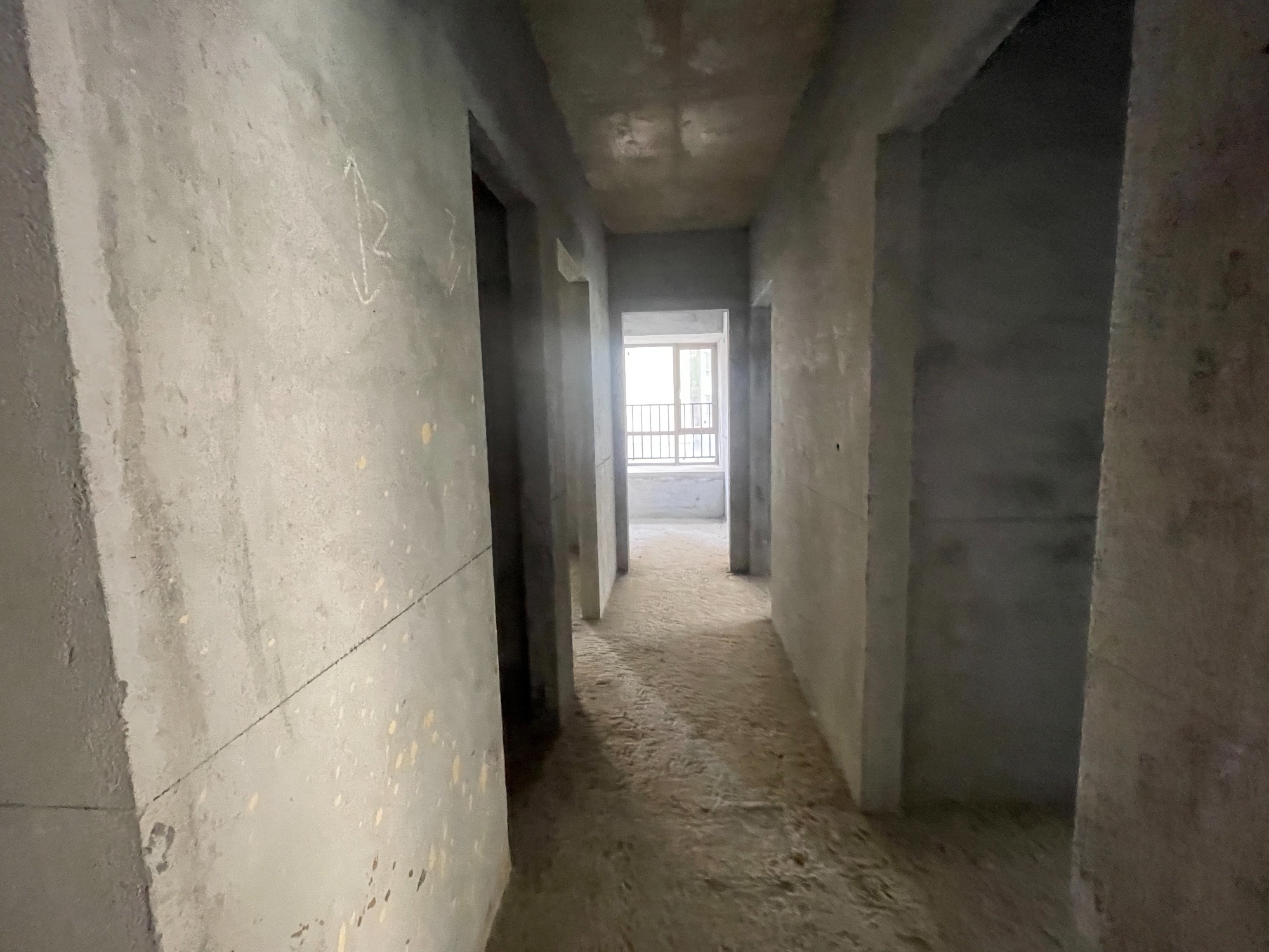 低楼层毛胚窗景房，博雅滨江4室2厅2卫，适合全家人居住，花园式小区环境好，诚心出