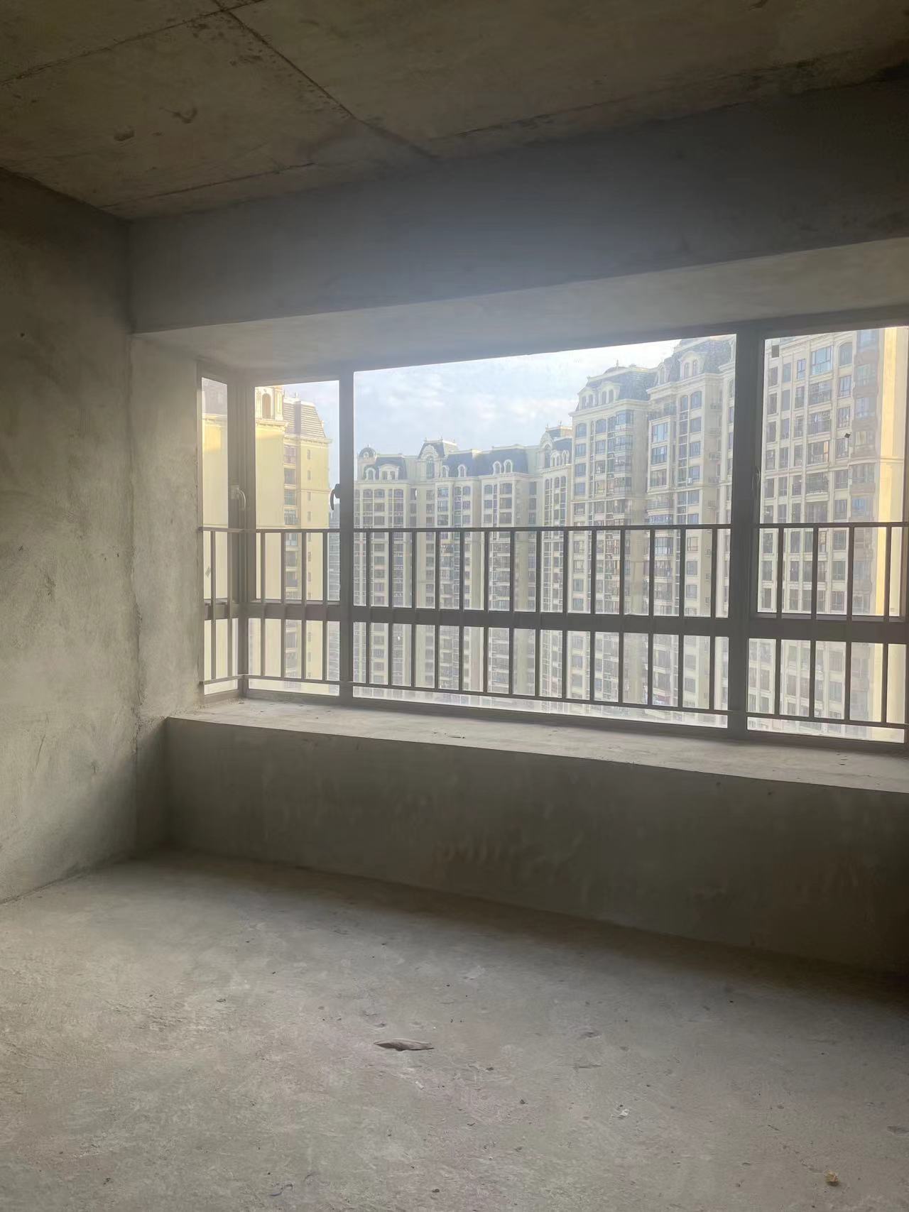 强烈推荐：南北对流双阳台，中间楼层，业主急售130方，仅售90万！