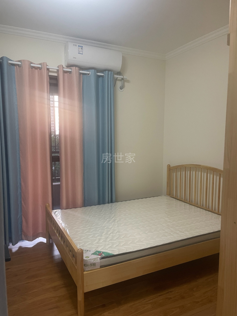 博雅滨江 大四房装修好 配套齐全 诚心出售